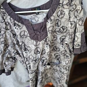 Peace Sign Patterned Women's Top